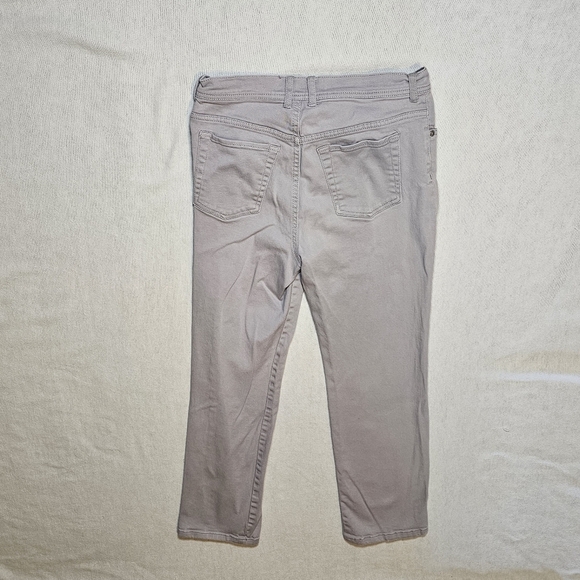 Gloria Vanderbilt, Women's 10P. Light Gray Pants. - Picture 2 of 4